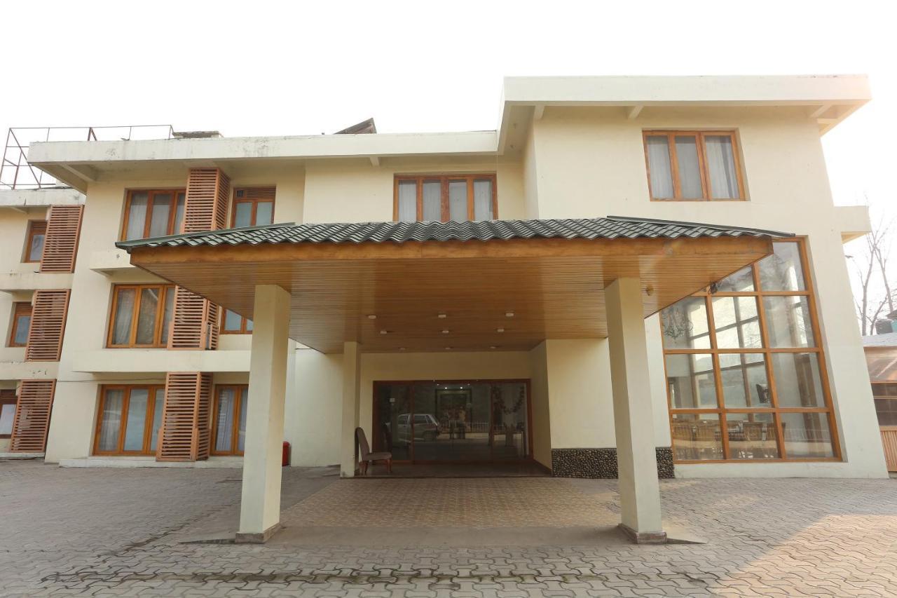 Oyo 27008 Paradise Gateway Hotel Srīnagar Esterno foto